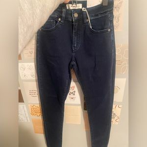 NWT SIZE 3/25 Mid Rise Super Skinny Jeans